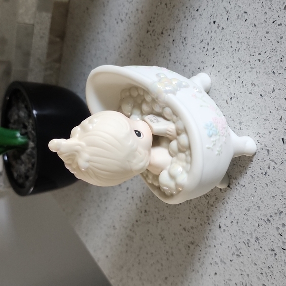 Precious Moments figurine - Picture 8 of 10